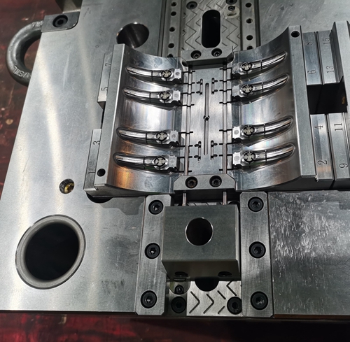 manual trigger sprayer molds spraying trigger mould emulsion pump actuator moulds 04.jpg